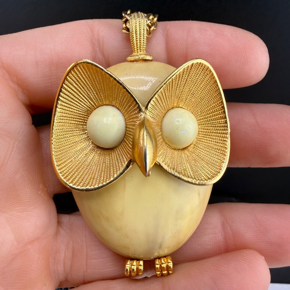 Vintage Estate Owl Necklace Gold Tone Chunky Acrylic Bird Pendant 24"